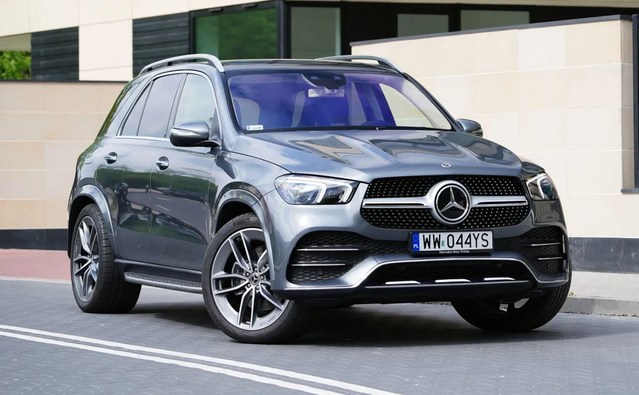 Mercedes GLE 300 d na drodze dynamiczne ujęcie