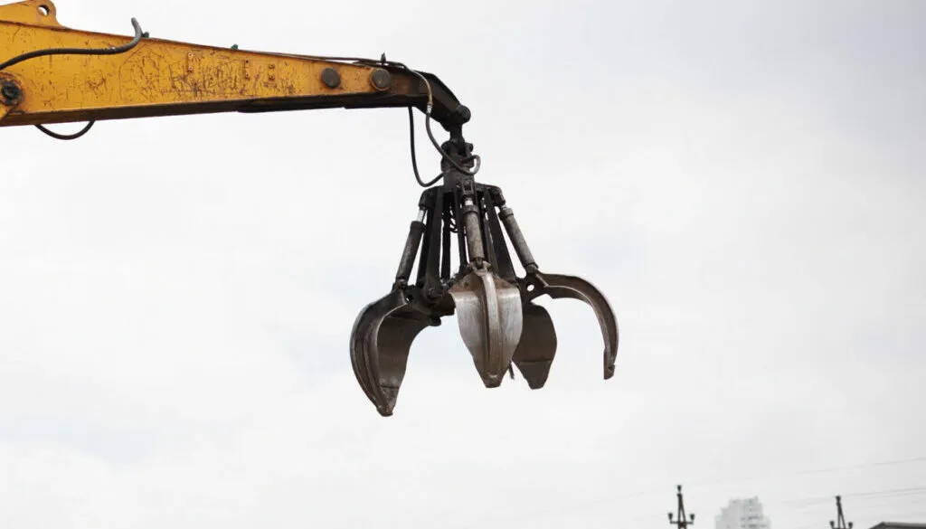 Rodzaje osprzętu do koparko-ładowarki