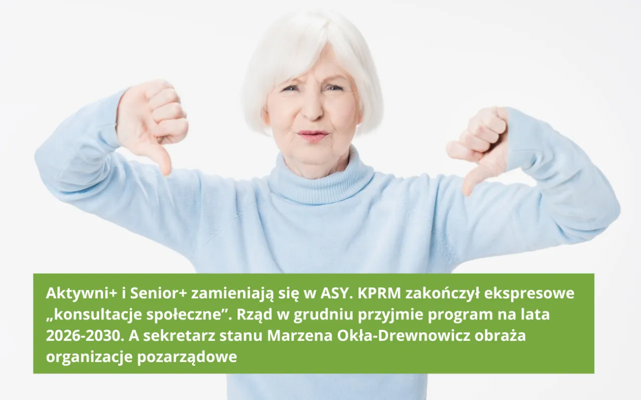 Starsza pani z grymasem na twarzy pokazuje kciuki w dół. To pokazuje, co to senior, gdy jego potrzeby są ignorowane.