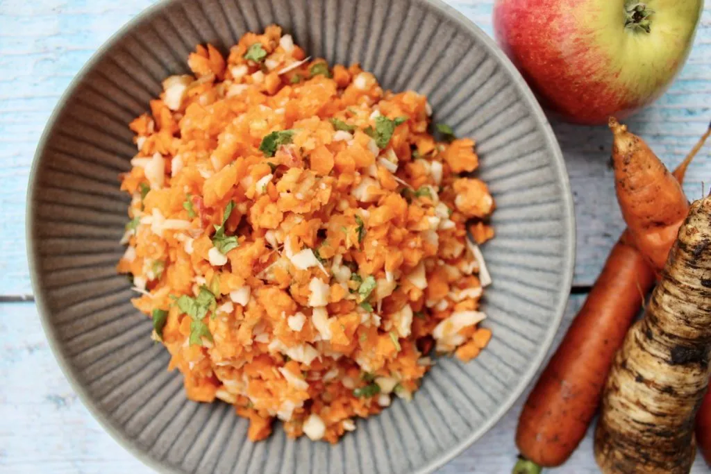 Świeża marchewka i jabłka