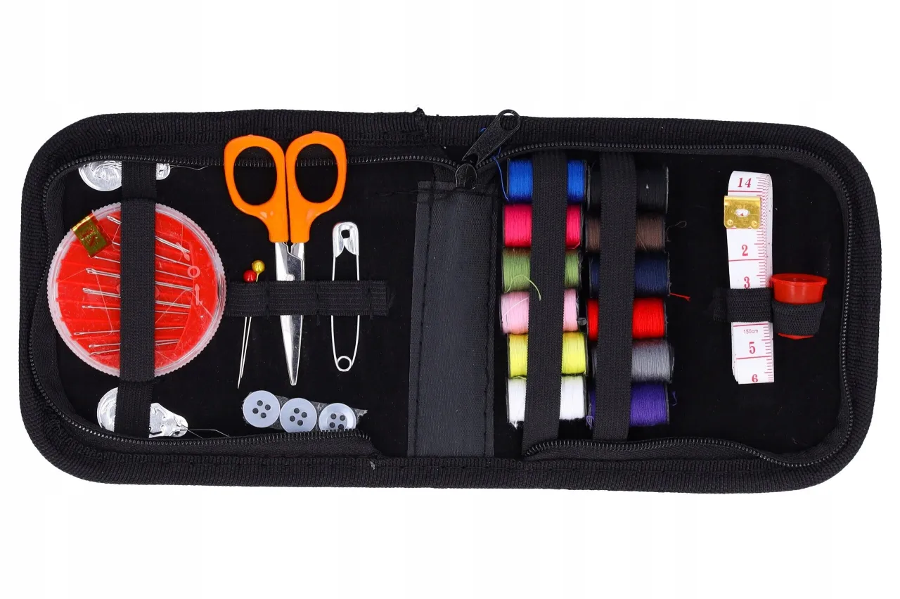 zestaw do szycia igła nić nożyczki naparstek