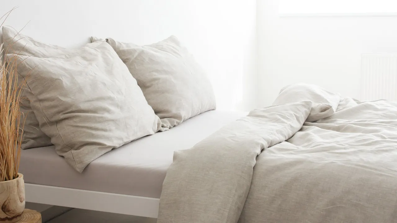 Prawidłowe suszenie lnu, suszenie lnianej pościeli na wieszaku