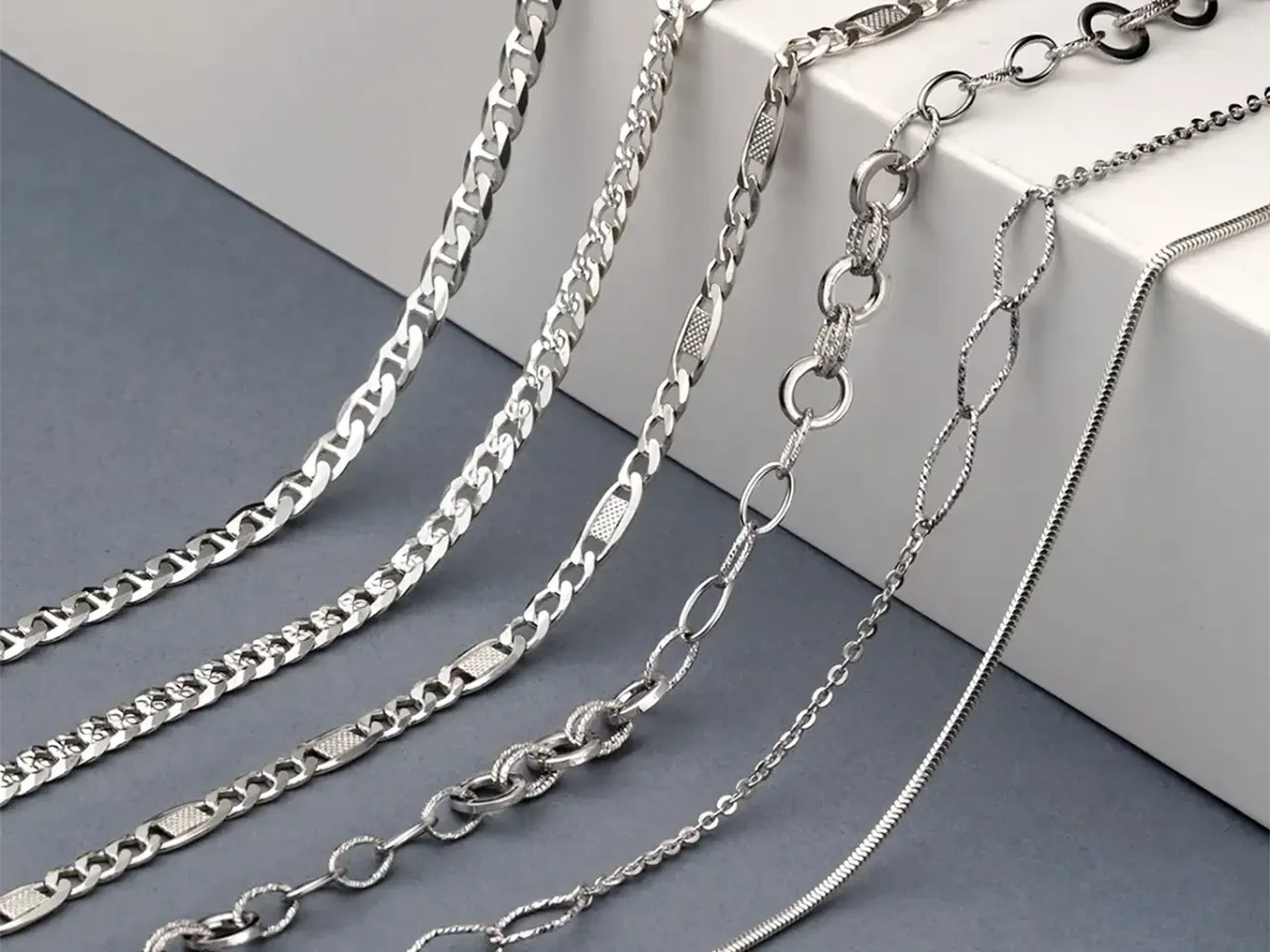 Srebro przed i po czyszczeniu pastą do zębów