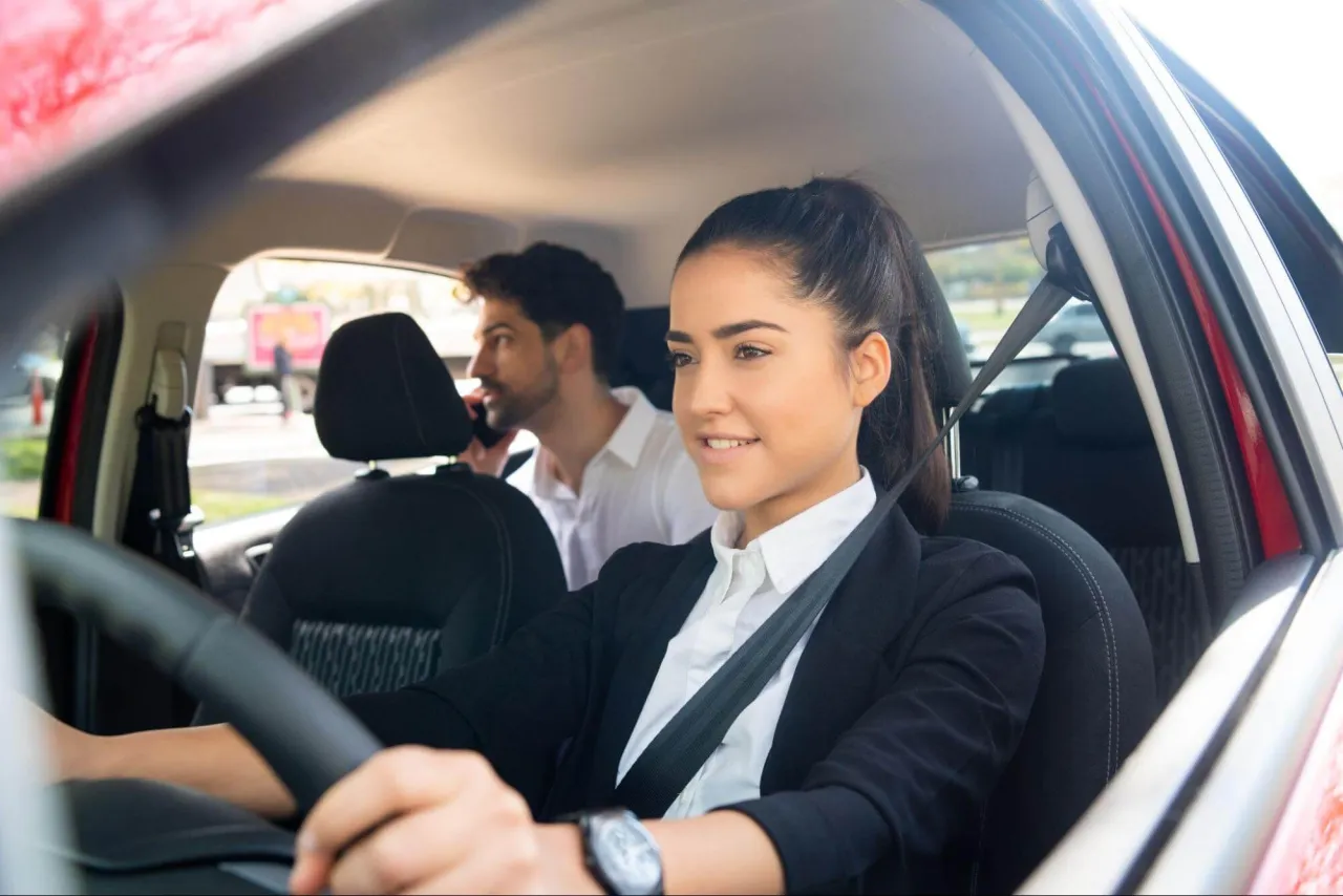 Zdjęcie Jak działa aplikacja Uber? Poznaj proces zamawiania przejazdów