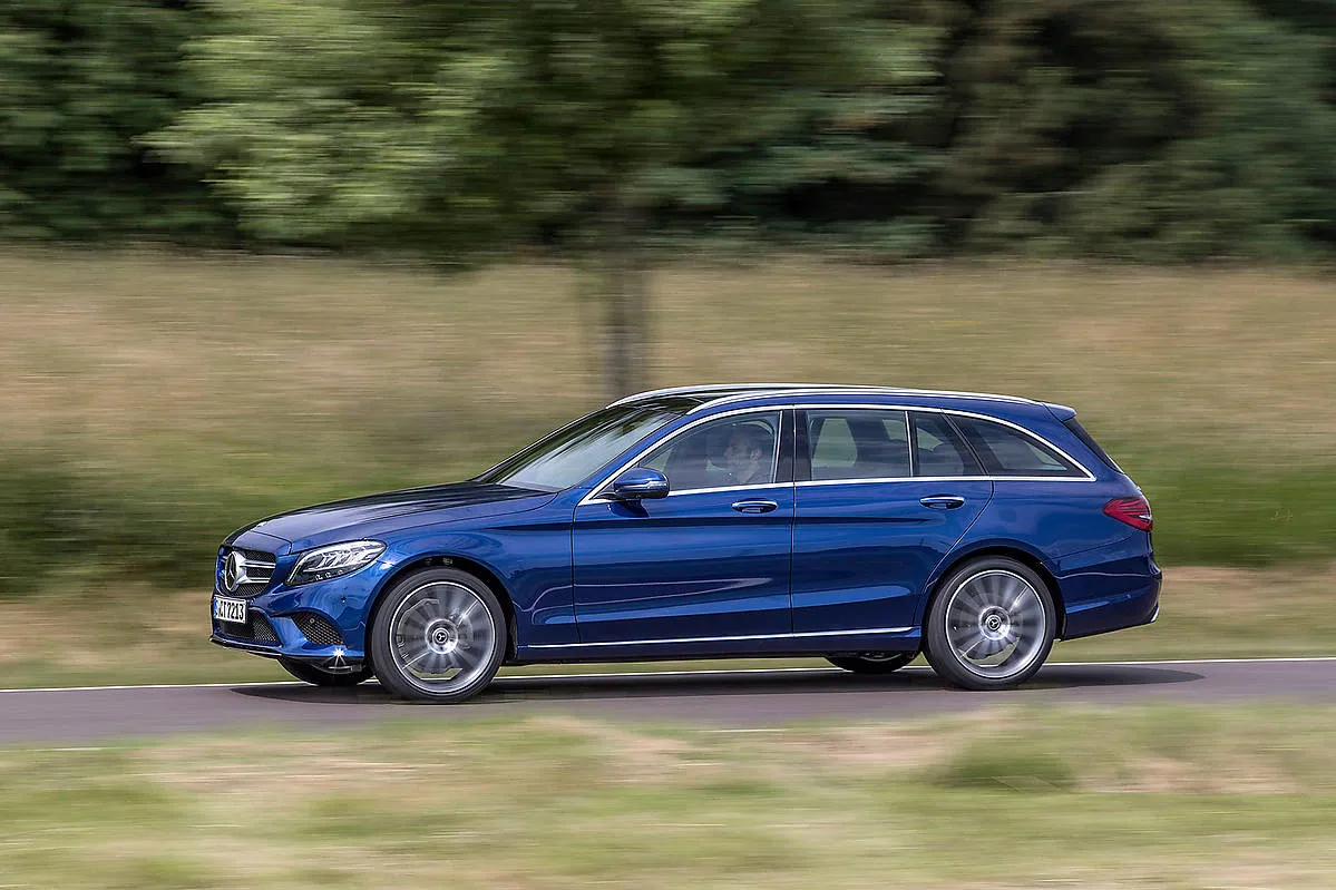 Zdjęcie Mercedes C klasa oto moto – szczegółowe informacje i najnowsze oferty sprzedaży