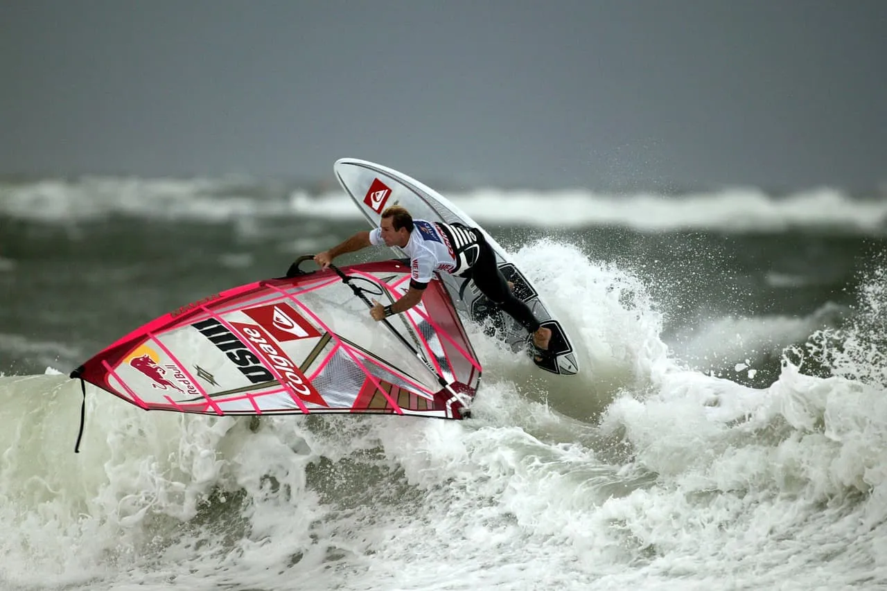 Zdjęcie Ile kosztuje sprzęt do windsurfingu? Odkryj, jak zaoszczędzić na zakupach