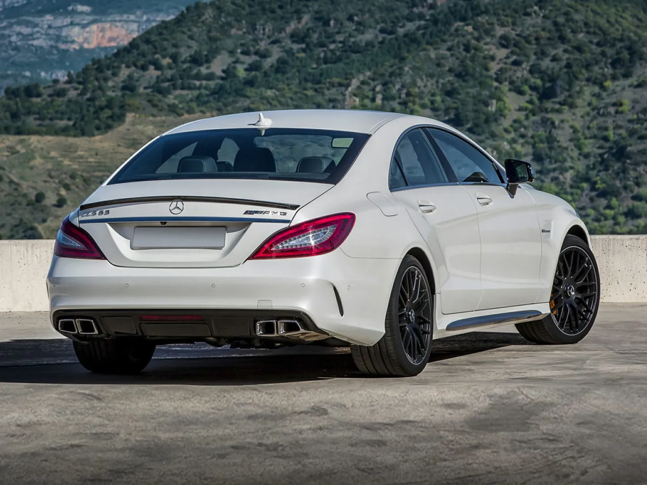 Zdjęcie Mercedes CLS 63 AMG Coupe – wszystko, co musisz wiedzieć przed zakupem
