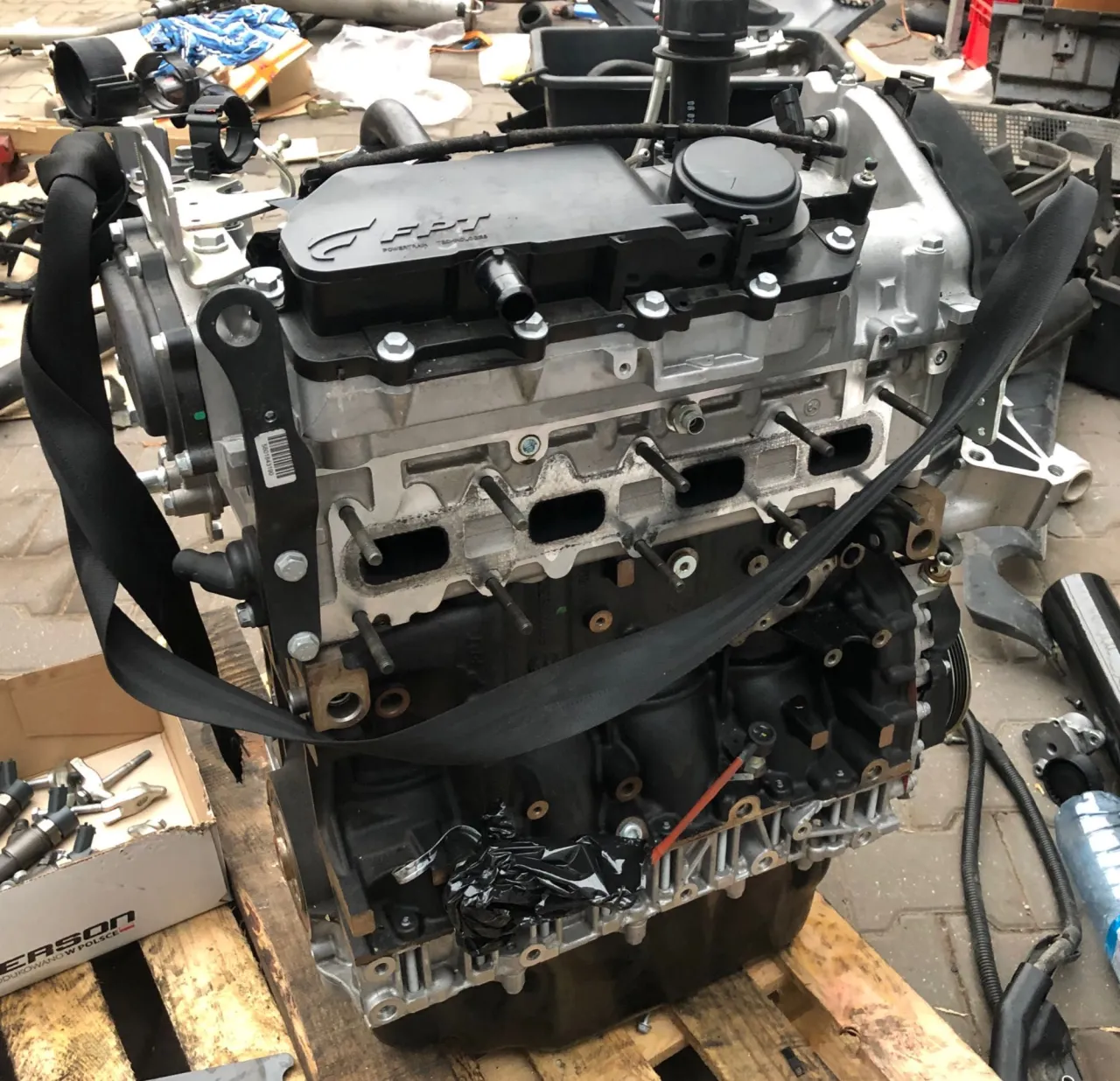 Zdjęcie Słupek silnika - kluczowy element konstrukcji samochodu