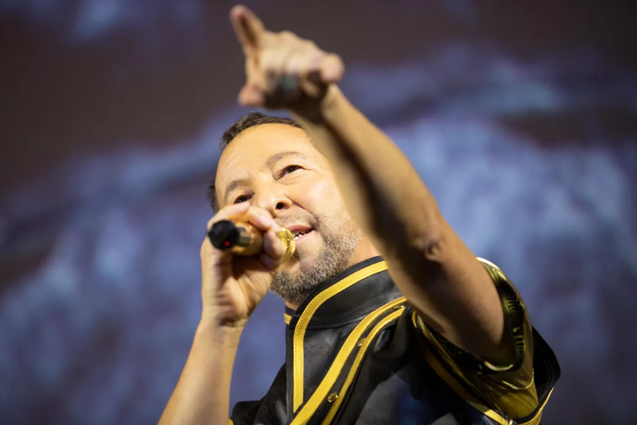 Zdjęcie Ile lat ma DJ BoBo? Zaskakujące fakty o jego życiu i karierze