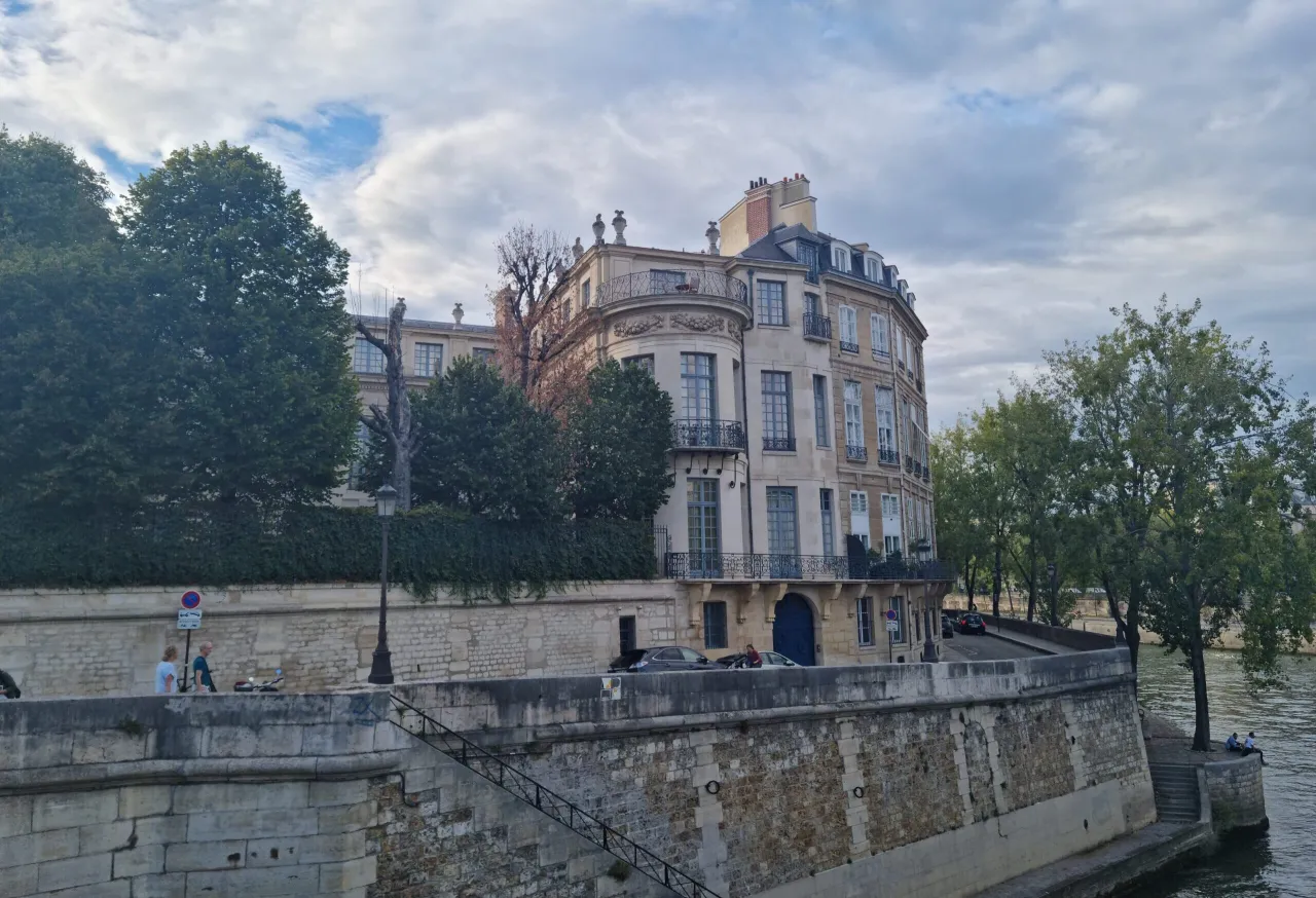 Zdjęcie Hotel Lambert – tajemnice historycznej rezydencji w Paryżu