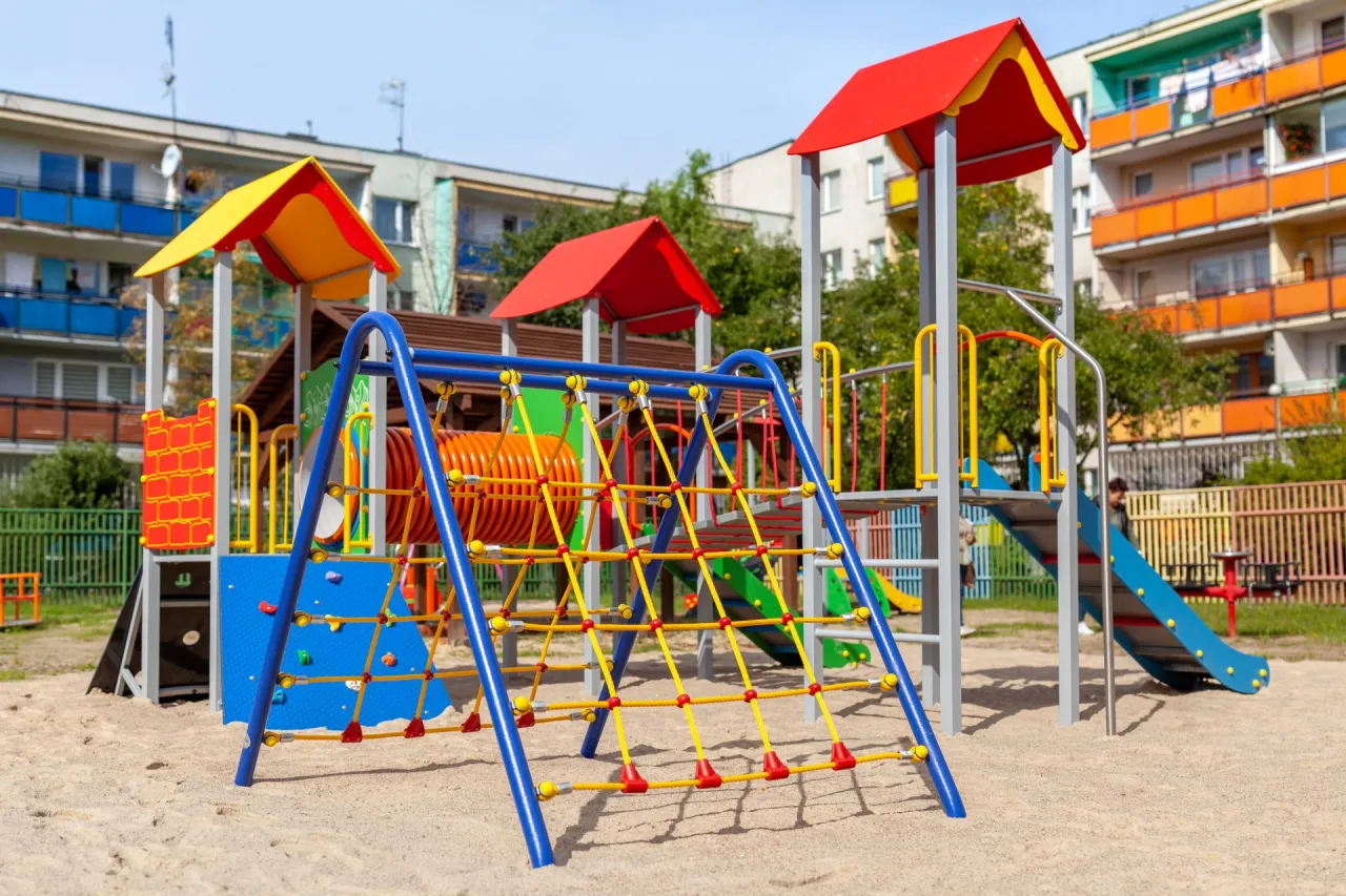 Zdjęcie Ile kosztuje wewnętrzny plac zabaw? Poznaj ceny i opcje wyposażenia