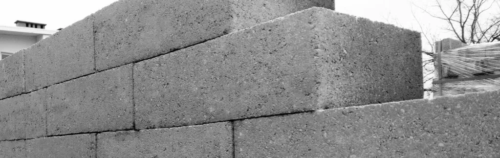 Zdjęcie Jaki cement do murowania bloczków fundamentowych? Wybierz mądrze!