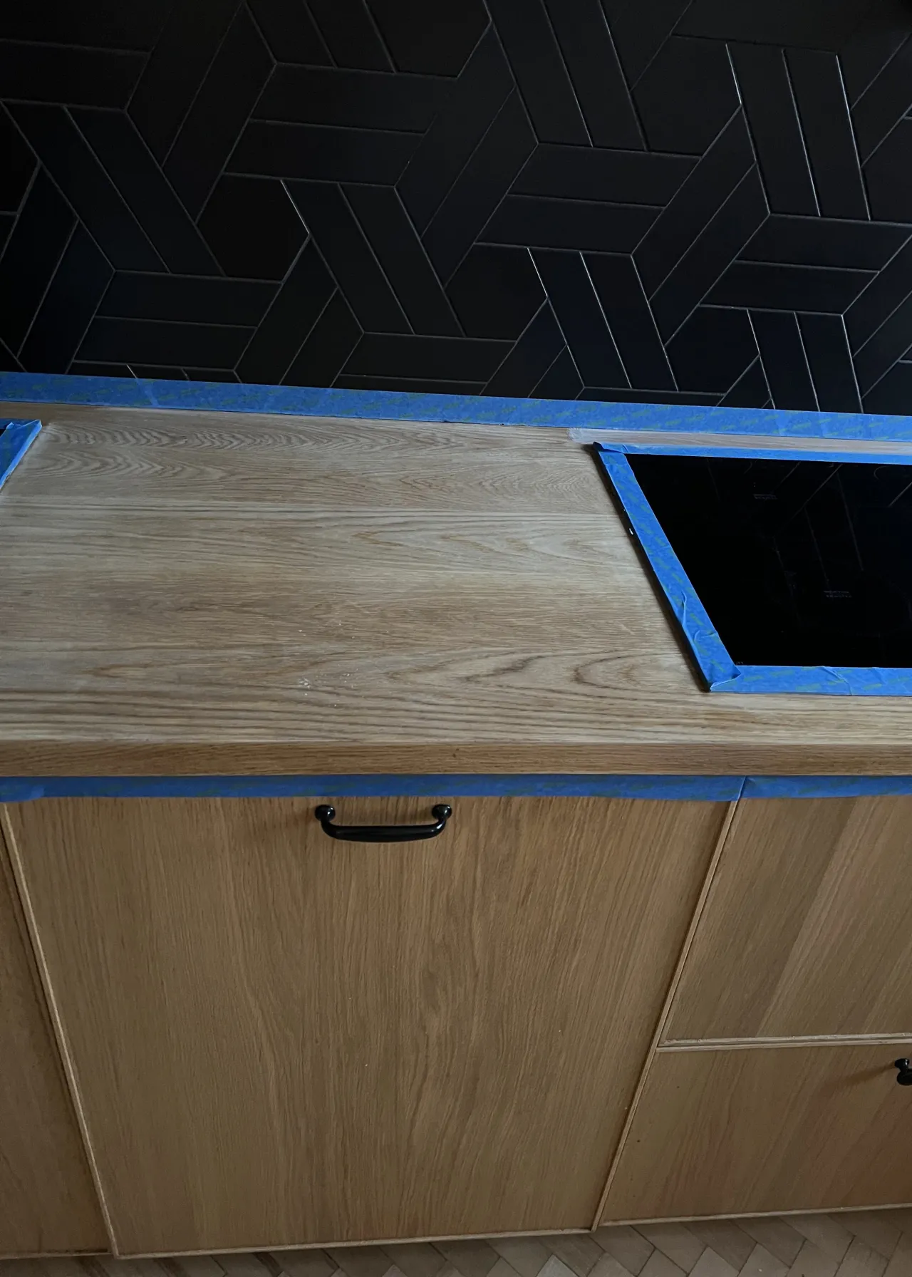 Zdjęcie Jak odnowić blat w kuchni: 10 skutecznych metod DIY
