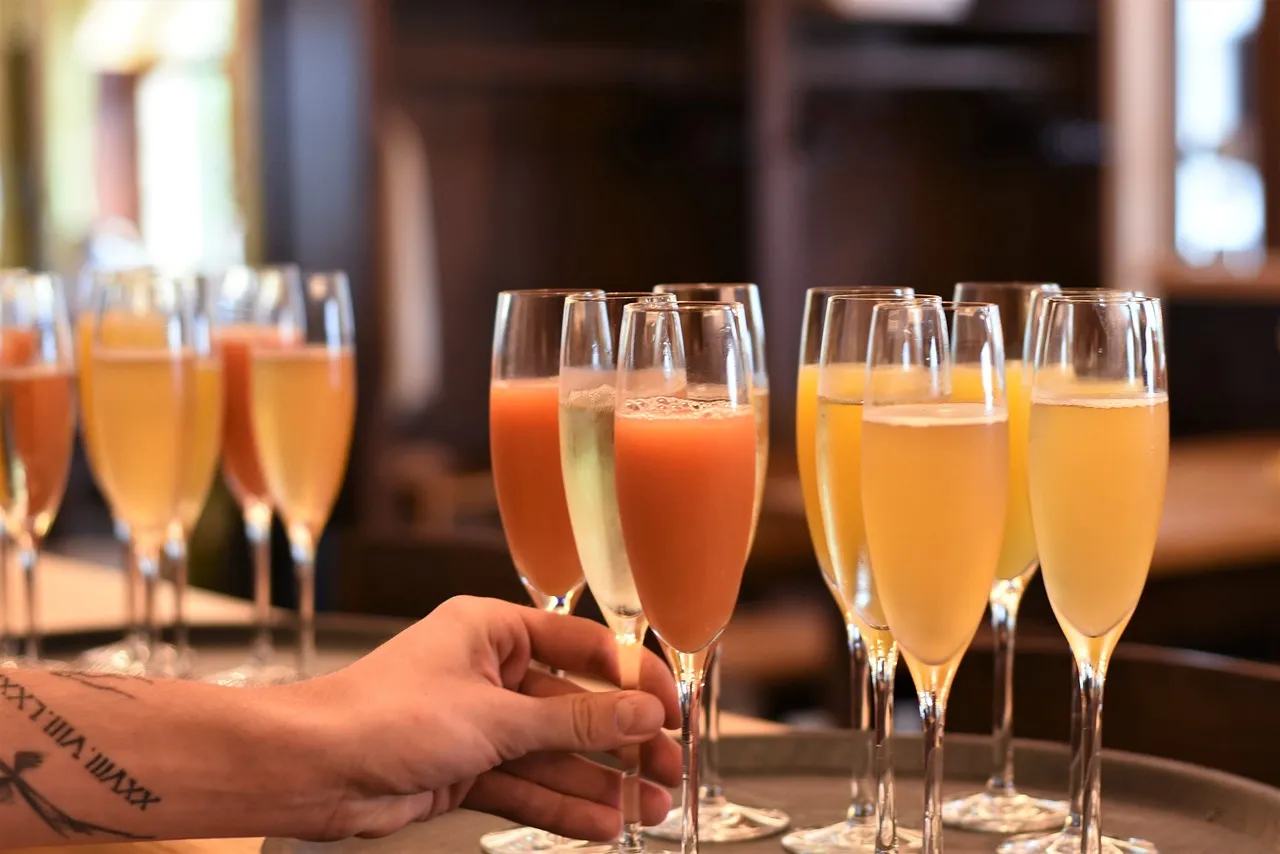 Zdjęcie Pyszne drinki z syropem malinowym, które zaskoczą Twoich gości