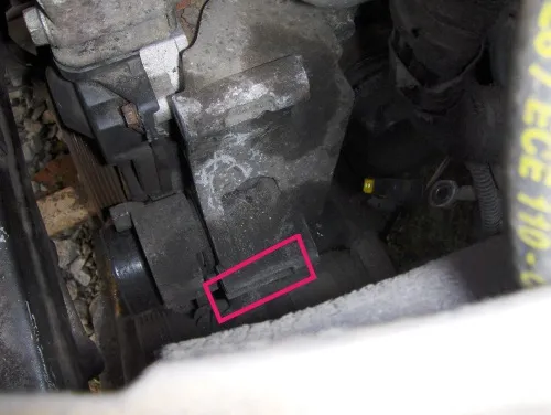 Zdjęcie Jak wyjąć alternator Renault Scenic - uniknij kosztownych błędów