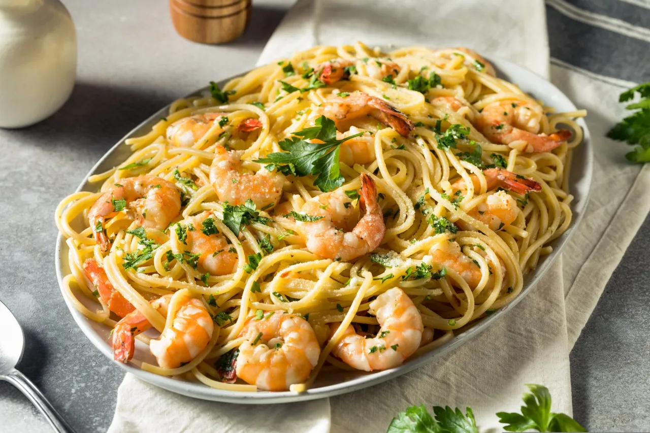 Zdjęcie Pyszne spaghetti z krewetkami i szpinakiem w 30 minut – łatwy przepis