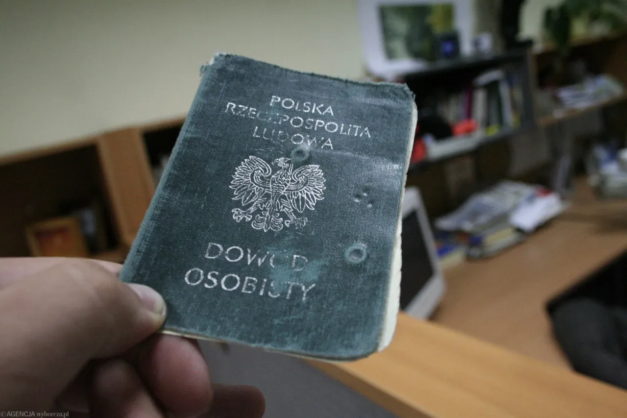 Zdjęcie Co zrobić ze starym dowodem osobistym, aby uniknąć problemów?