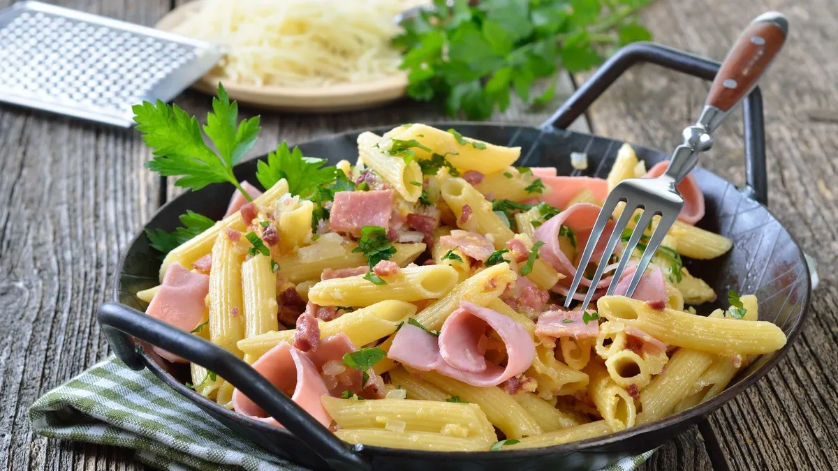 Zdjęcie Penne w sosie śmietanowym - łatwy przepis na pyszne danie domowe