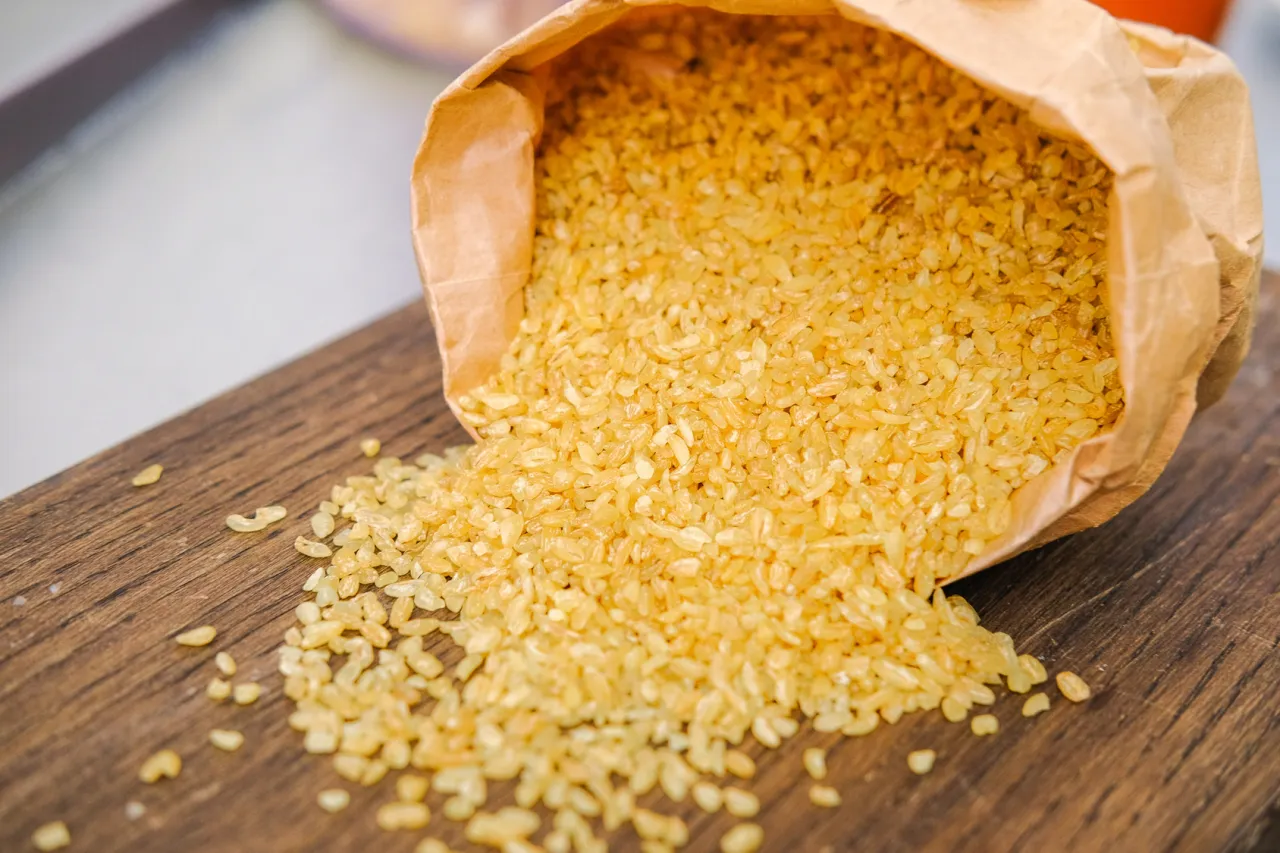 Zdjęcie Ile gotować kaszę bulgur w torebce, aby była idealnie miękka?