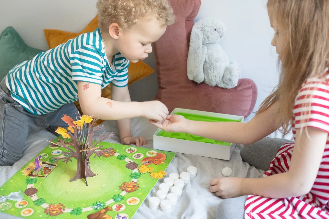 Zdjęcie Gry sensoryczne dla 3 latka, które rozweselą i wspierają rozwój dziecka