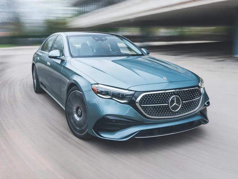Zdjęcie Mercedes-Benz Klasa E: luksus, osiągi i technologie, które zaskakują