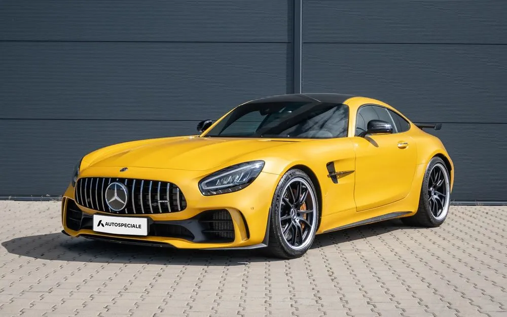 Zdjęcie Mercedes AMG GTR Pro - moc, osiągi i wyjątkowe cechy torowe