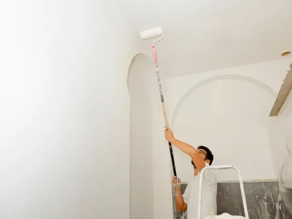 Zdjęcie Najlepsza biała farba do ścian – uniknij błędów przy wyborze