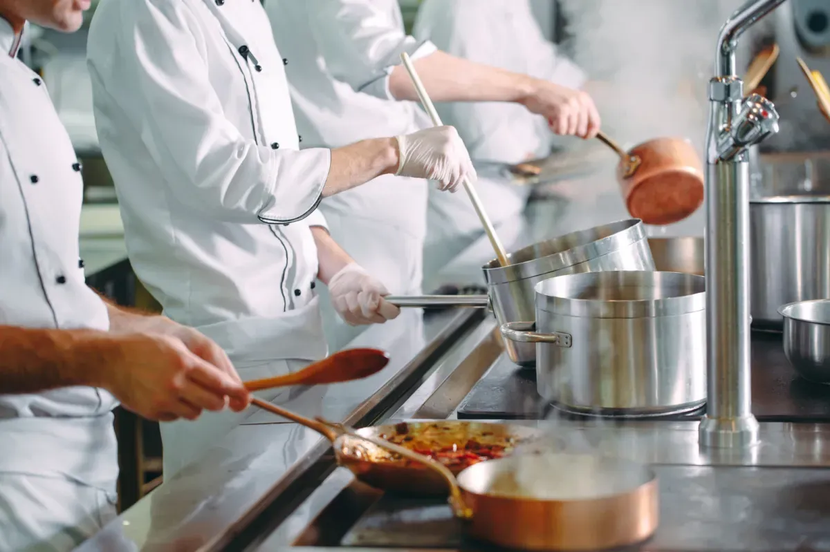 Zdjęcie Ile zarabia szef kuchni w hotelu? Zaskakujące fakty o wynagrodzeniach