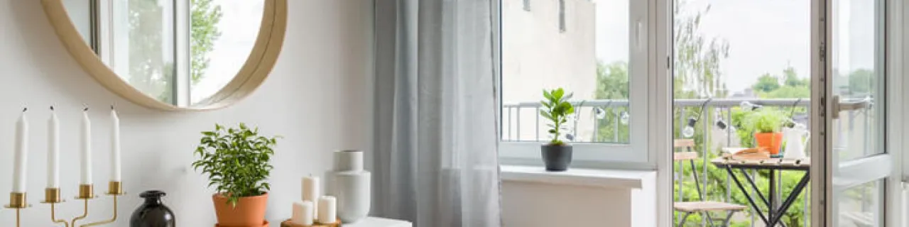 Zdjęcie Okno z balkonem jakie firanki - idealne rozwiązania dla Twojego wnętrza