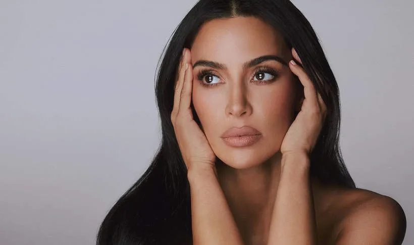Zdjęcie Kosmetyki Kim Kardashian: Co musisz wiedzieć o SKKN i KKW Beauty