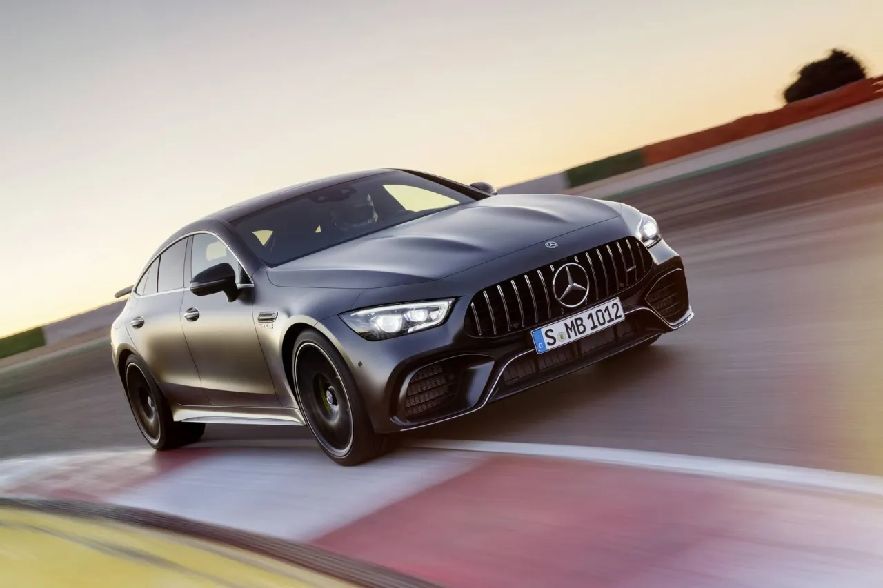 Zdjęcie Mercedes GTS 63S AMG - Niezrównane osiągi i luksus w jednym