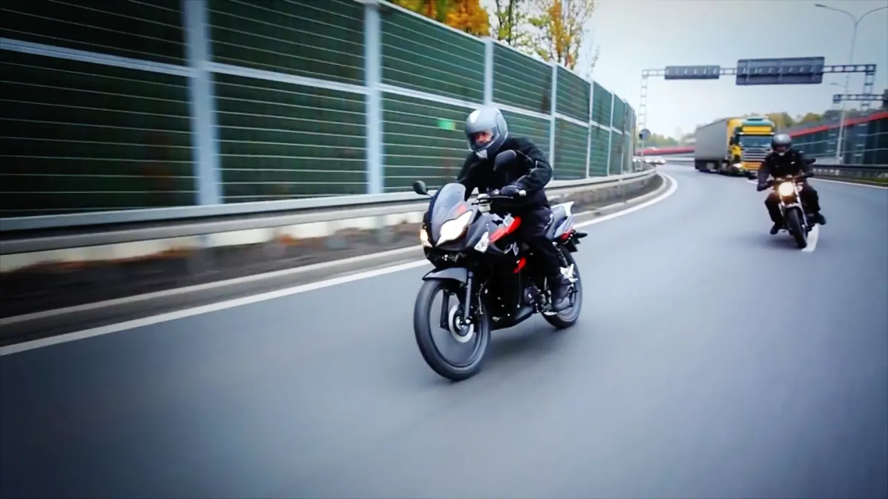 Zdjęcie Czy po autostradzie można jechać motocyklem? Sprawdź przepisy i wymagania