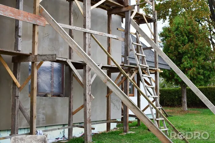 Zdjęcie Drewniane rusztowanie bez błędów: Bezpieczna metoda krok po kroku dla majsterkowiczów