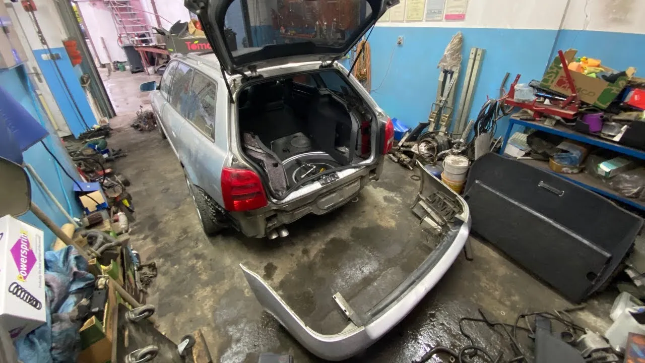 Zdjęcie Jak ściągnąć zderzak Audi A4 B5 - proste kroki, uniknij problemów