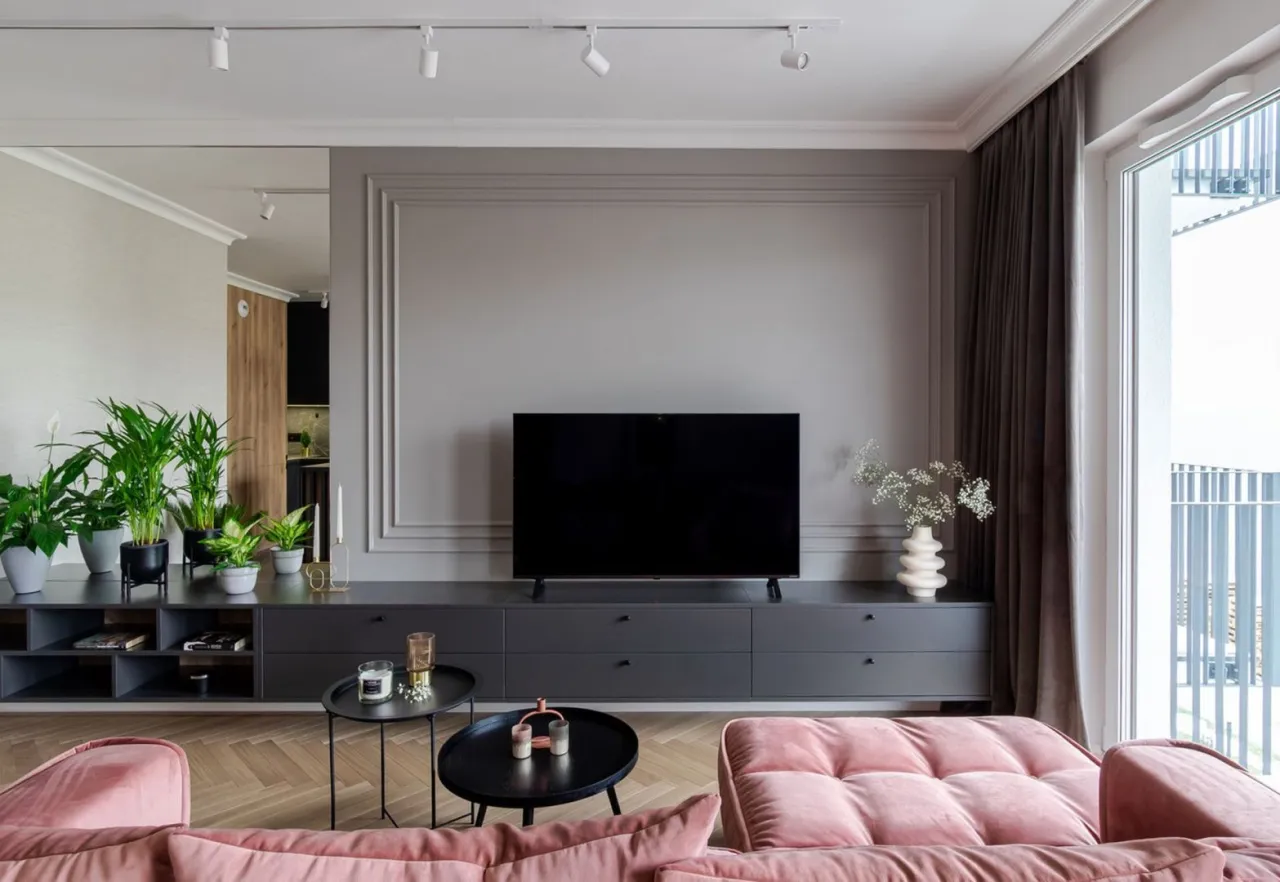 Zdjęcie Jak zaaranżować ścianę w salonie: 10 inspirujących pomysłów