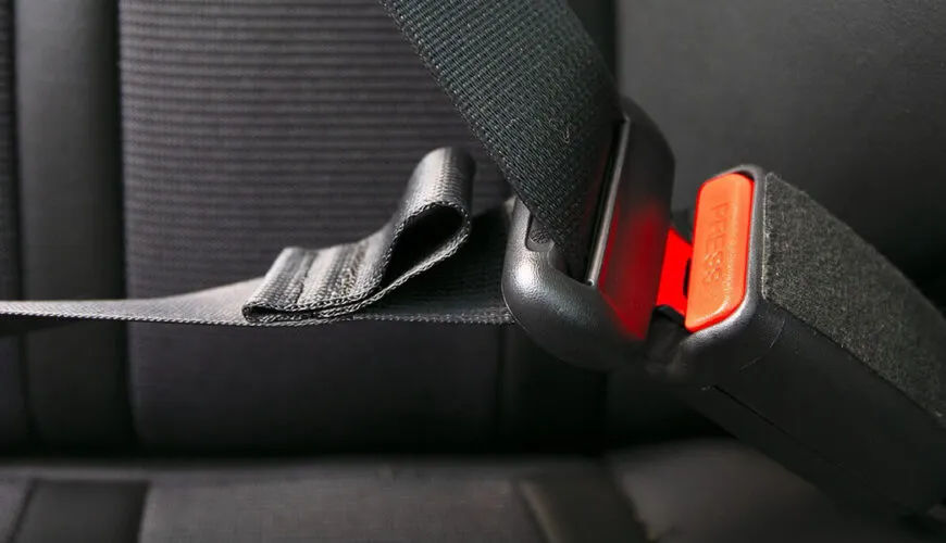 Zdjęcie Jak naprawić zacinający się pas bezpieczeństwa – proste metody i porady