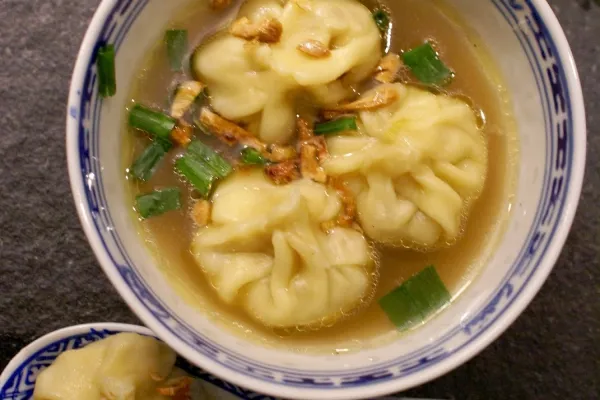 Zdjęcie Zupa wonton co to? Odkryj jej składniki i pyszne warianty