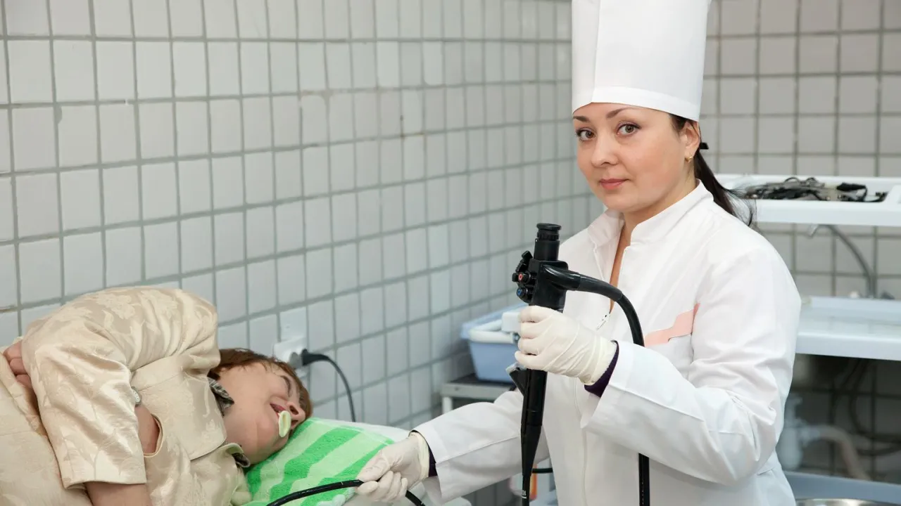 Zdjęcie Alkohol po gastroskopii: Kiedy można pić? Bezpieczne ramy czasowe