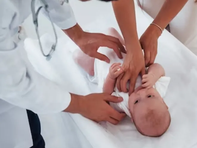 Zdjęcie Kiedy zapisać dziecko do lekarza po porodzie? Ważne terminy i objawy, które nie mogą czekać