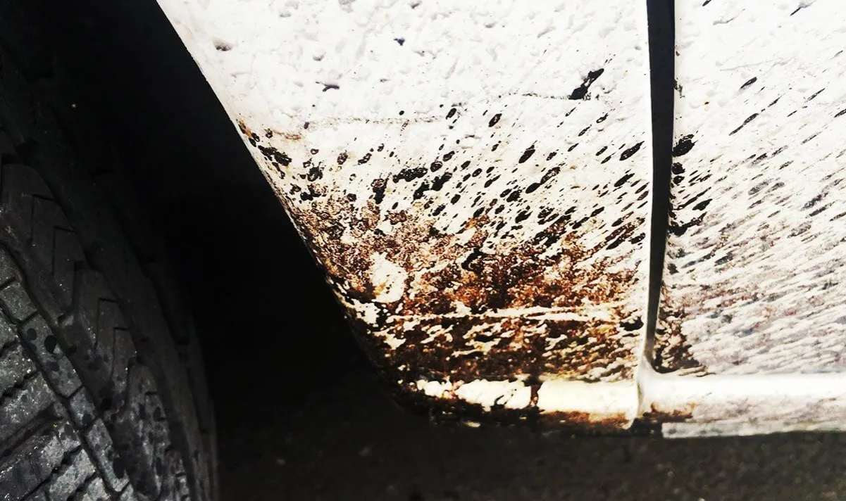 Zdjęcie Jak usunąć asfalt z opony – skuteczne metody, które działają