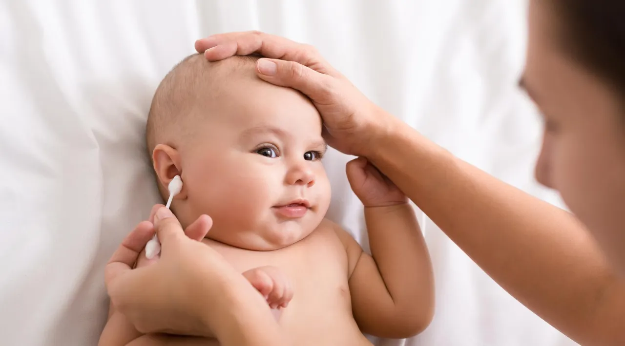 Zdjęcie Czym czyścić uszy dziecka? Bezpieczne metody na codzienną higienę