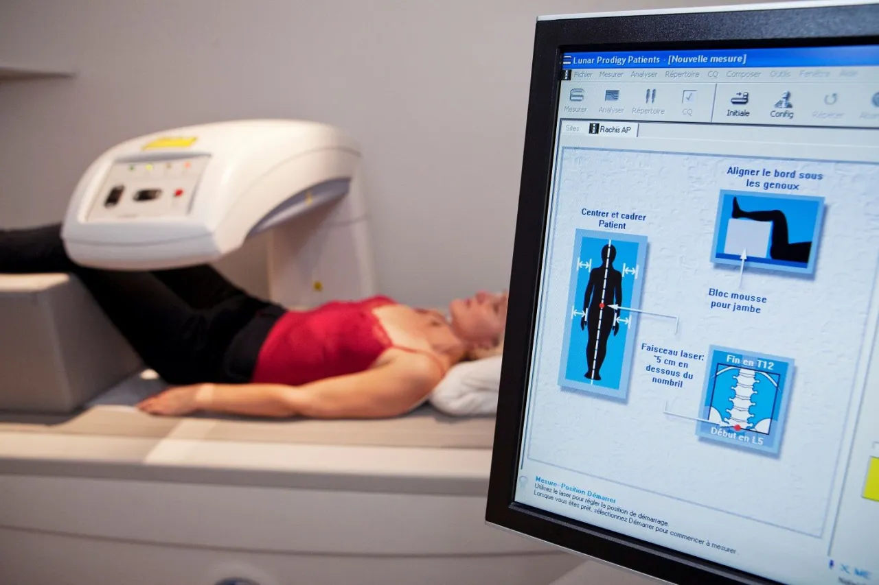 Zdjęcie Jak wygląda badanie na osteoporozę? Co musisz wiedzieć przed testem