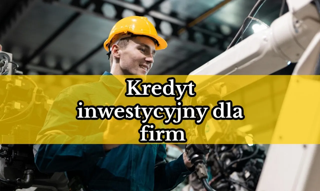 Młody pracownik w ż&oacute;łtym kasku i fartuchu, obok maszyny. Tekst: 