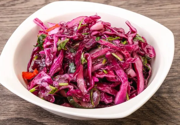 Czerwona kapusta składniki sur&oacute;wki kebab