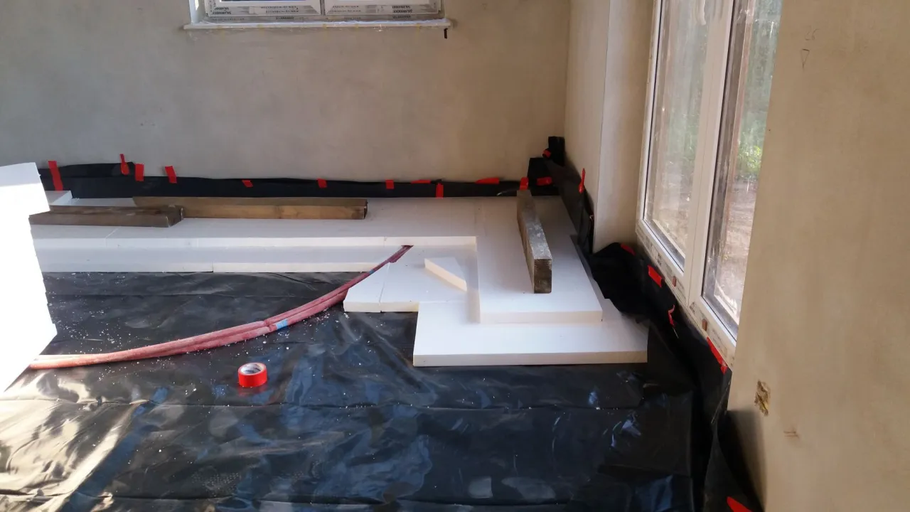 układanie styropianu na mijankę pod ogrzewanie podłogowe