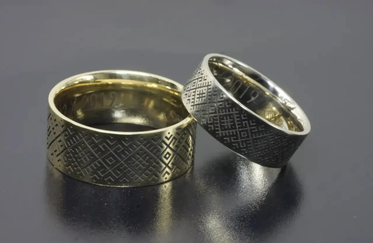 różne obrączki ślubne symbolika