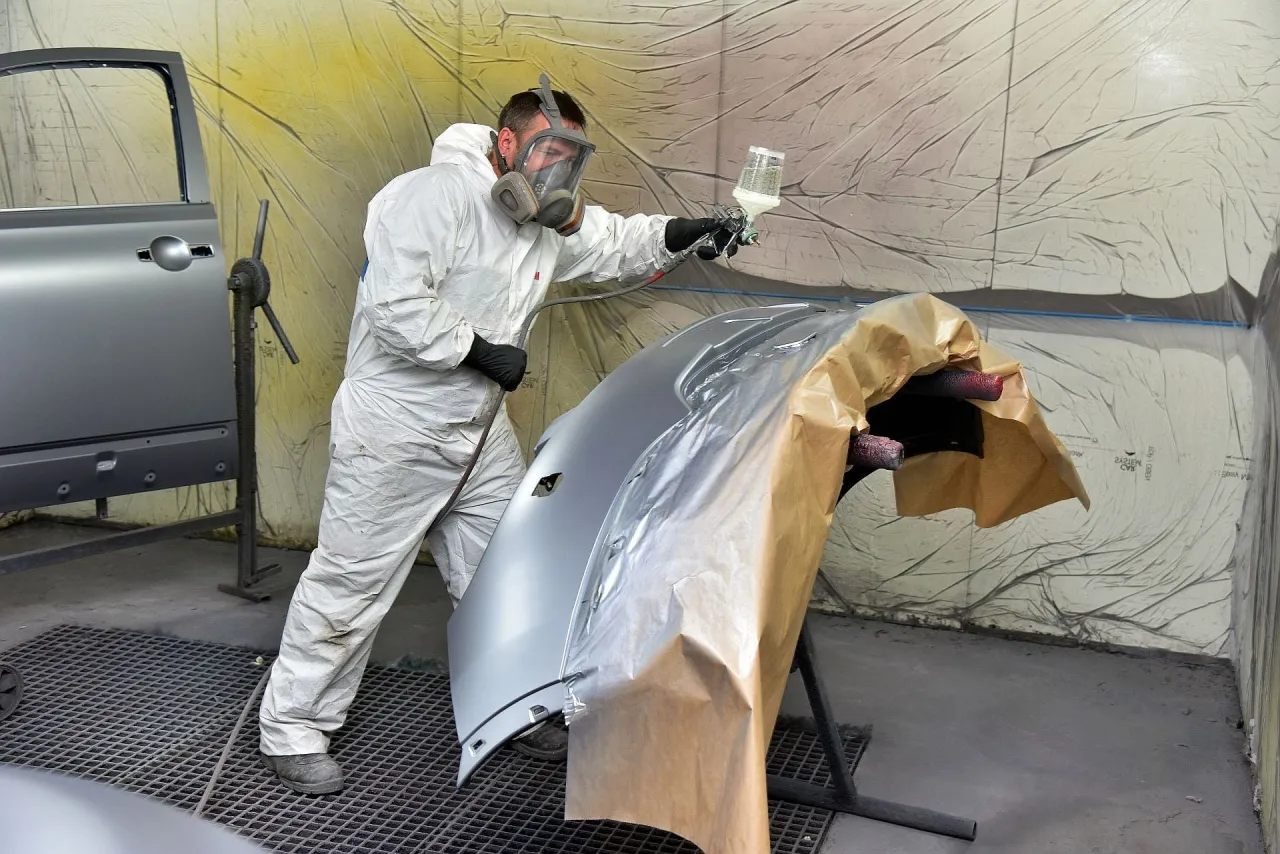 Ile lakieru na element samochodu