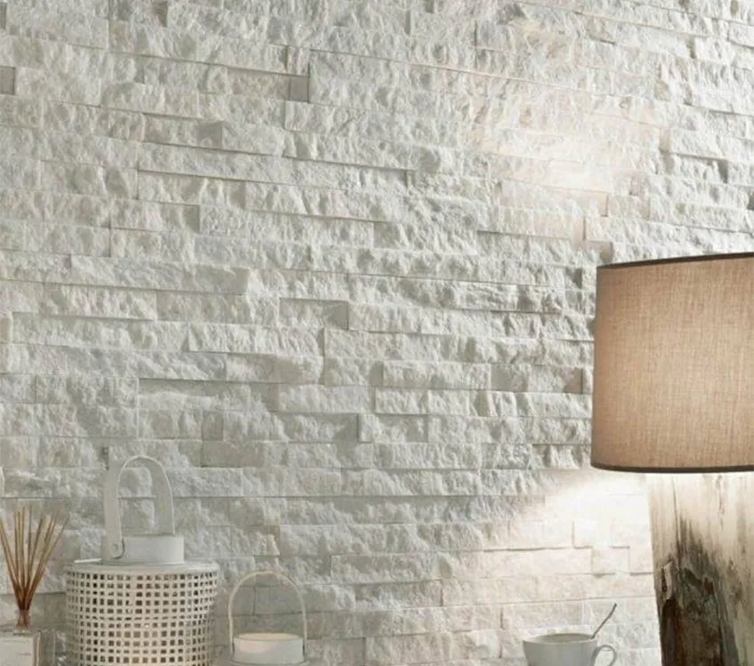 Ściana z kamienia naturalnego w kuchni