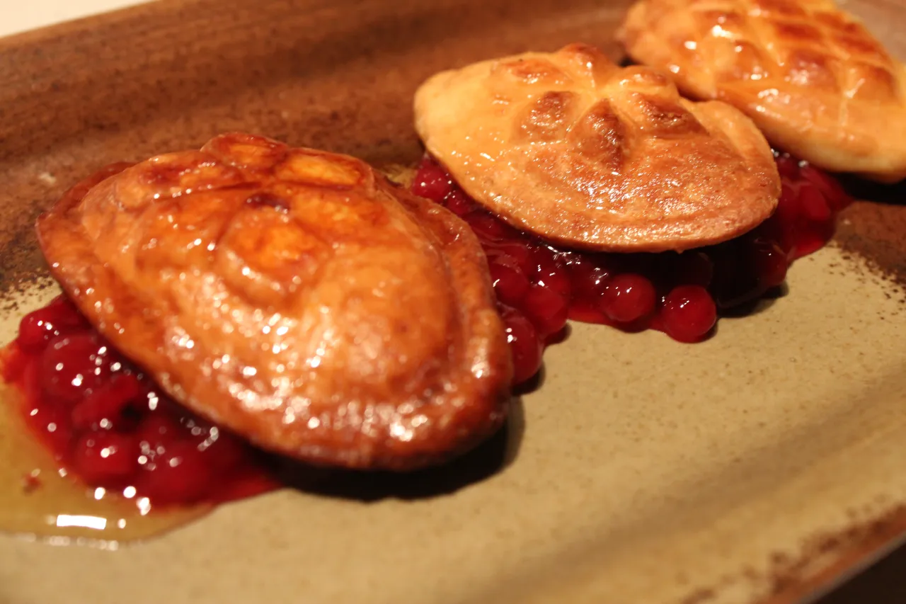 Oscypek z miodem i orzechami oraz figami