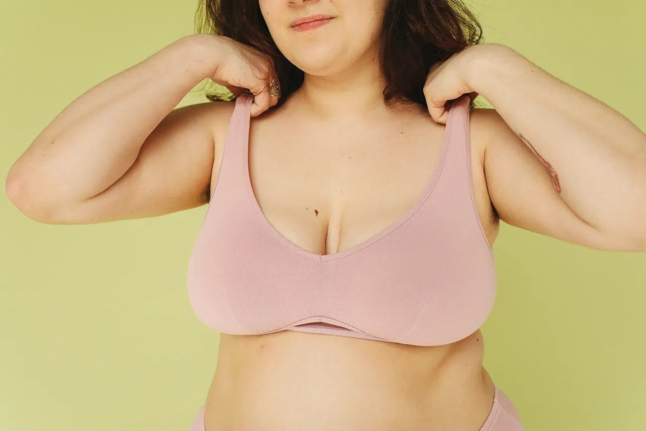 brafitterka mierząca biust, dob&oacute;r biustonosza po operacji